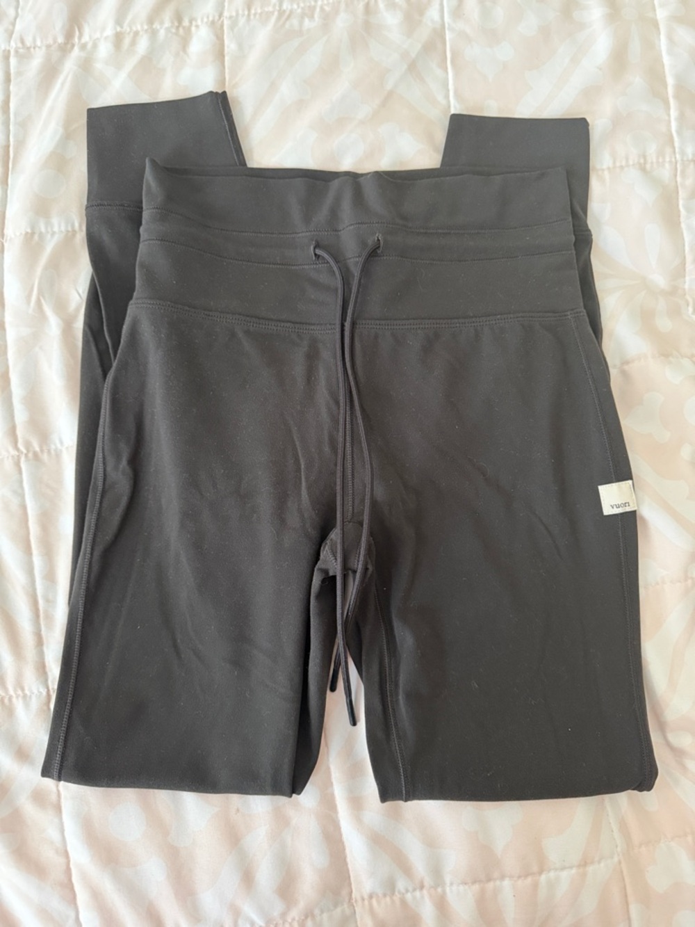 Vuori All the Form leggings — Washed Black
